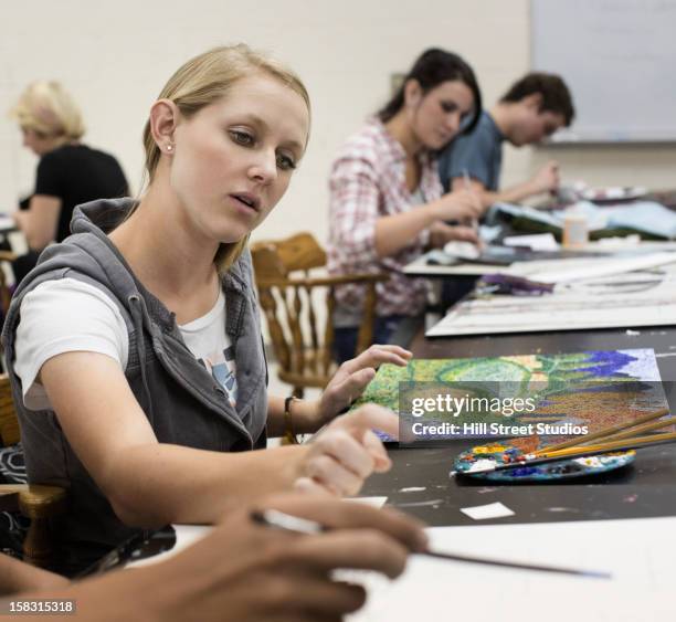 Drawing Class In College 562 College Students Group Learning Drawing Stock Photos, High-Res ...
