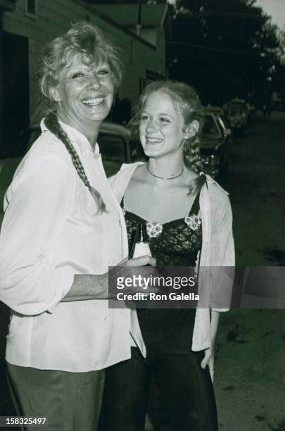 Actress Gwen Verdon and daughter Nicole Fosse attend the grand opening of Laundry on July 12, 1980 in East Hampton, New York.