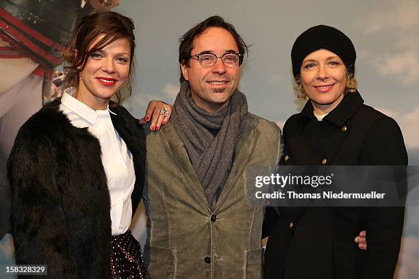 Actress Jessica Schwarz, actor Jan Josef Liefers and actress Katja Riemann attend the red carpet prior to the premiere of 'Baron Muenchhausen' on...