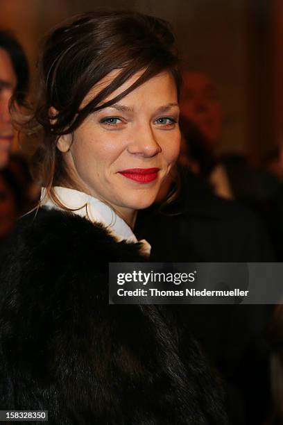 Actress Jessica Schwarz attends the red carpet prior to the premiere of 'Baron Muenchhausen' on December 13, 2012 in Ludwigsburg, Germany.