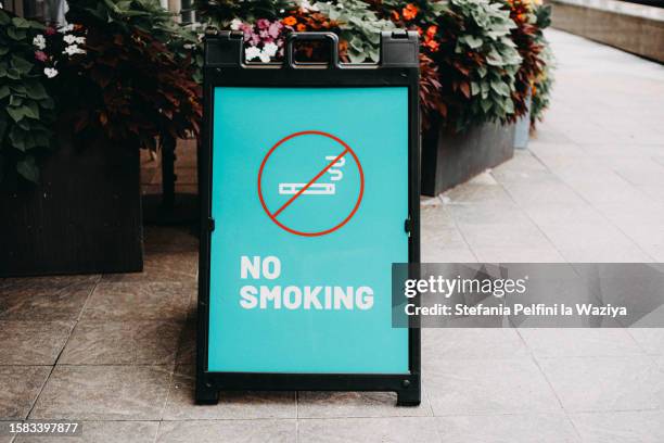 no smoking sign - no smoking sign stock pictures, royalty-free photos & images