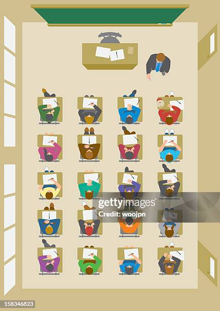 blickwinkel von studenten lernen im klassenzimmer - lecture hall stock-grafiken, -clipart, -cartoons und -symbole