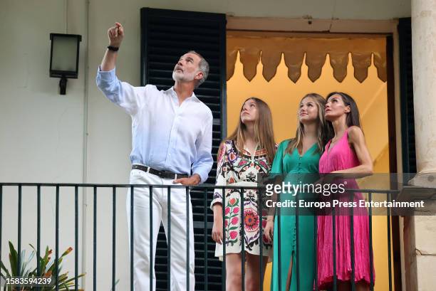 King Felipe IV, Queen Letizia, Princess Leonor and Infanta Sofia during their visit to the Alfabia Gardens, on July 31 in Bunyola .