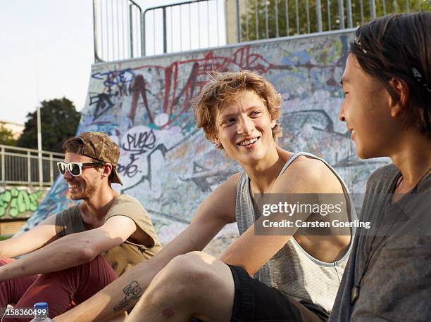 skater - boy skatepark stock-fotos und bilder