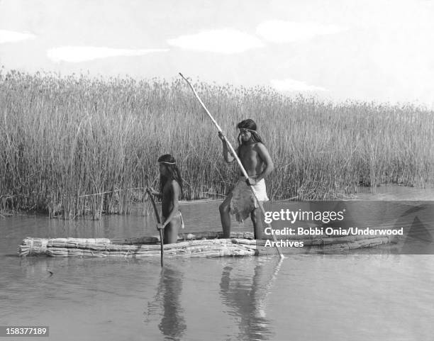 Tulee Reeds Balsa Boat Photos and Premium High Res Pictures - Getty Images