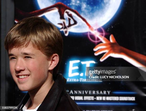 Actor Haley Joel Osment arrives at a 20th anniversary version premiere of his film "E.T. The Extra-Terrestrial", in Los Angeles, CA, 16 March 2002....