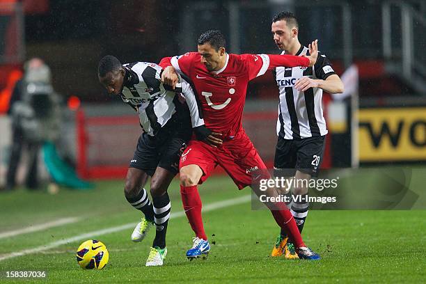 Geoffrey Castillion of Heracles Almelo, Nacer Chadli of FC Twente, Thomas Bruns of Heracles Almelo during the Dutch Eredivisie match between FC...