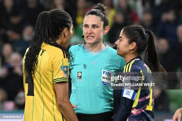 Australian referee Kate Jacewicz (C0 speaks with Jamaica's defender Chantelle Swaby and Colombia's forward Catalina Usme during the Australia and New...