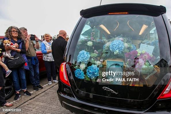 TOPSHOT-IRELAND-MUSIC-OCONNOR-FUNERAL