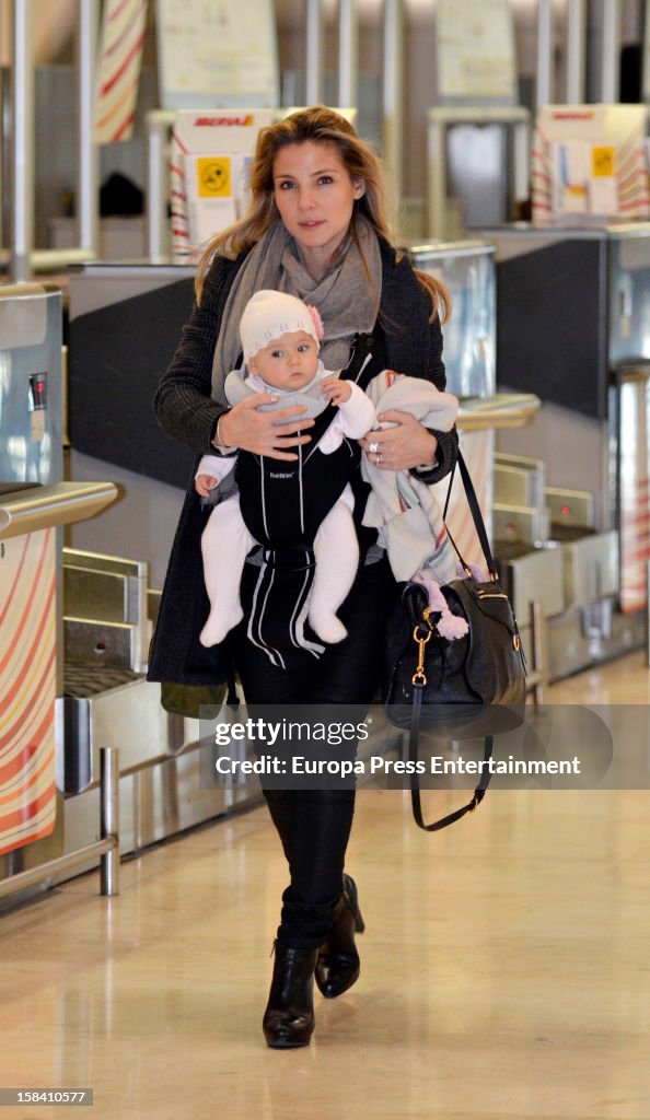 Elsa Pataky And Daughter India Rose Sighting In Madrid - November 29, 2011