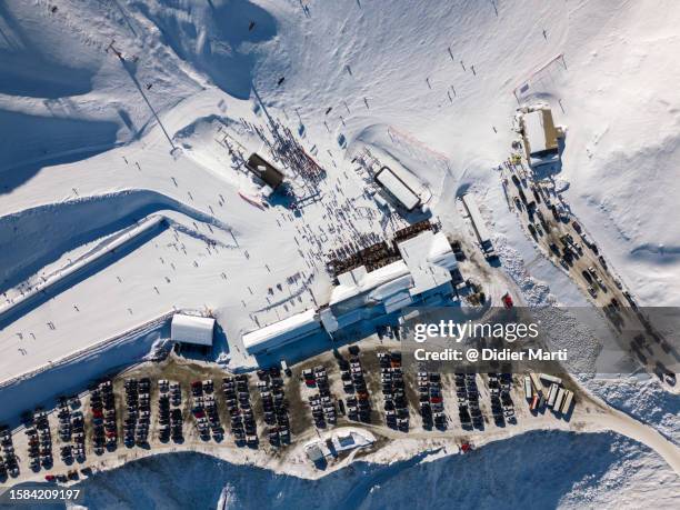 overhead view of mt hutt ski resort in new zealand - didier marti stock pictures, royalty-free photos & images