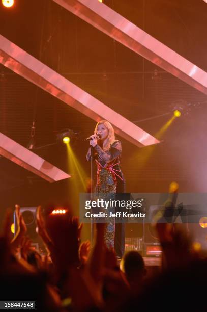 Singer Kelly Clarkson performs on stage at "VH1 Divas" 2012 at The Shrine Auditorium on December 16, 2012 in Los Angeles, California.