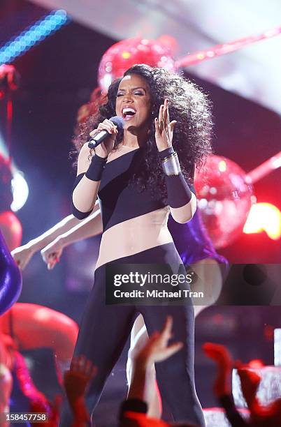 Kelly Rowland performs onstage at the "VH1 Divas" show held at The Shrine Auditorium on December 16, 2012 in Los Angeles, California.