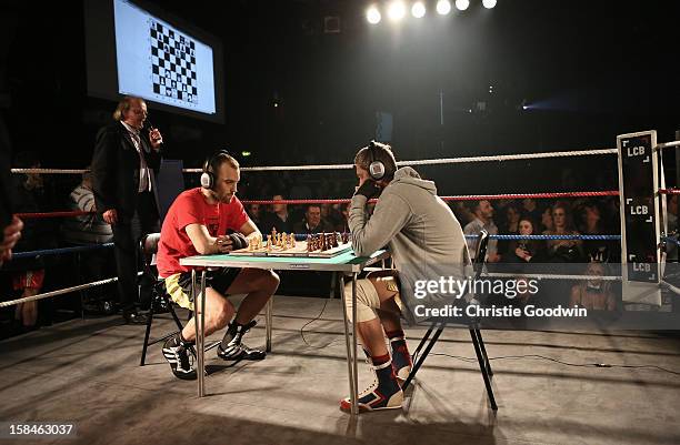 Daniel Lizarraga and Vladimir Makarov in the ring during the News Photo  - Getty Images