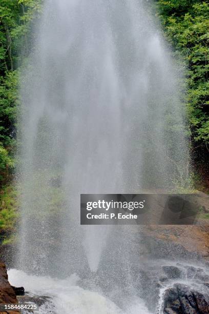 lac de saint-ferréol, the sheaf of water - pulvériser stock pictures, royalty-free photos & images