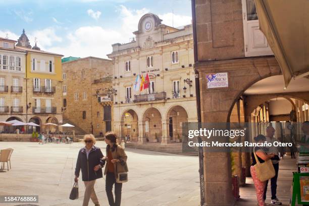 town hall and main town square in ourense, spain. - historische wijk stockfoto's en -beelden