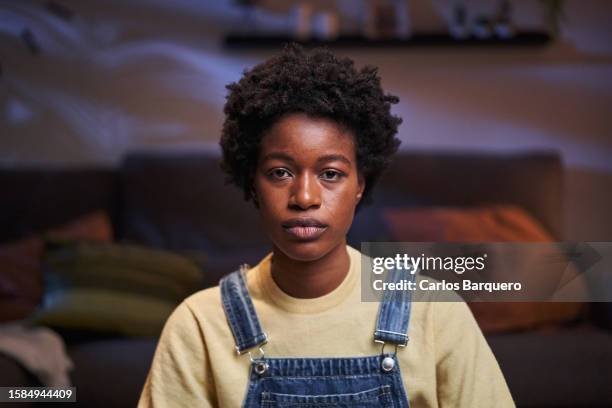 african young woman looking at camera seriously. - portrait woman sad photos et images de collection