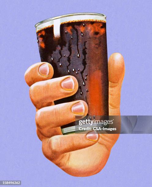 ilustrações de stock, clip art, desenhos animados e ícones de mão segurar copo de cola - thumb nail