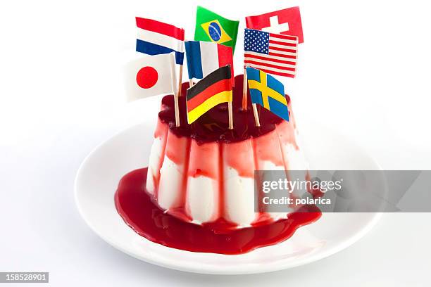 süße kuchen, isoliert auf weiss - international flags stock-fotos und bilder