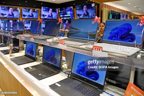 Laptops In Store Sales India Photos and Premium High Res Pictures - Getty Images