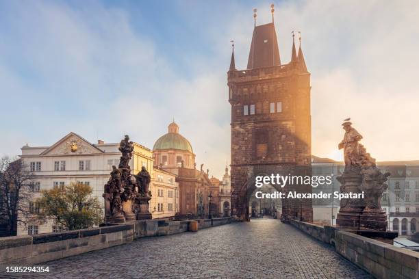 charles bridge and old town bridge tower in the morning, prague, czech republic - prague foto e immagini stock