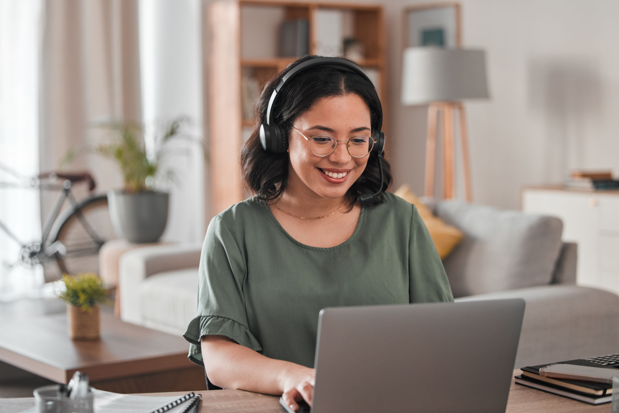 virtual assistant desk