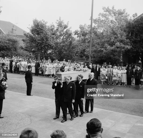 Pallbearers carry the coffin of Detective Sergeant Raymond Purdy during his funeral, Surbiton, Surrey, July 21st 1959. Sandford was killed by petty...