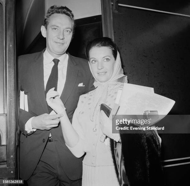 Actor Peter Finch with his wife, actress Yolande Turner , London, July 22nd 1959.