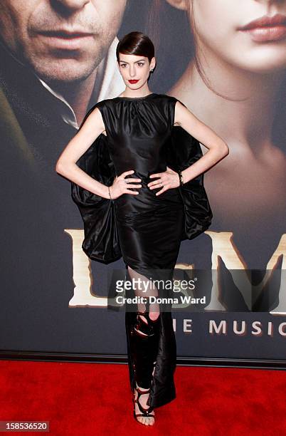 Anne Hathaway attends the world premiere of "Les Miserables" at Ziegfeld Theatre on December 10, 2012 in New York City.