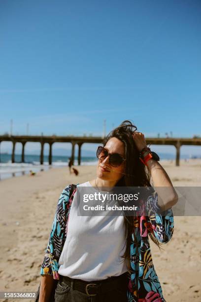 summertime at the manhattan beach in los angeles - manhattan beach stock pictures, royalty-free photos & images