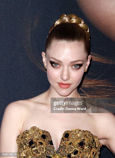 Amanda Seyfried attends the world premiere of "Les Miserables" at Ziegfeld Theatre on December 10, 2012 in New York City.