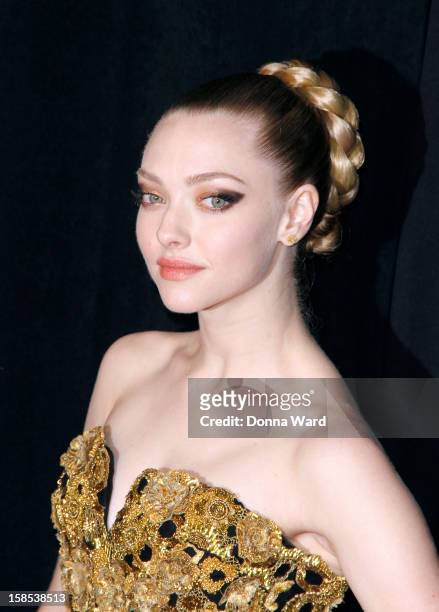 Amanda Seyfried attends the world premiere of "Les Miserables" at Ziegfeld Theatre on December 10, 2012 in New York City.