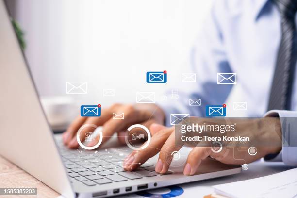 businessman using performance checklist for online survey and evaluation - inbox ストックフォトと画像