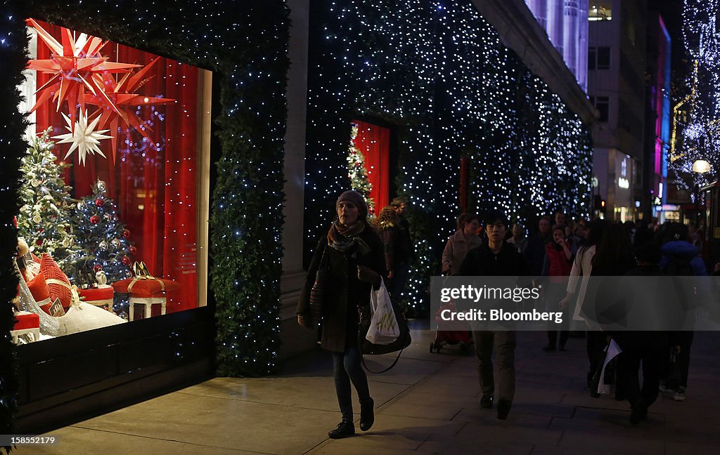 Christmas Lights Lure Shoppers In Search of Bargains
