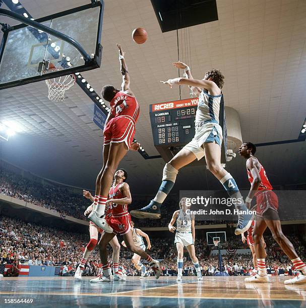 Tournament: North Carolina Ed Stahl in action, shot vs Maryland Len Elmore at Greensboro Coliseum. Greensboro, NC 3/8/1974 CREDIT: John D. Hanlon