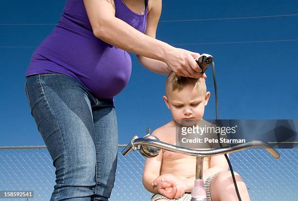 pregnant mother shaving her son's head - カリオルニア州アップルバレー ストックフォトと画像