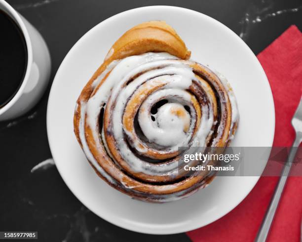 cinnamon roll and coffee - cinnamon bun stock pictures, royalty-free photos & images