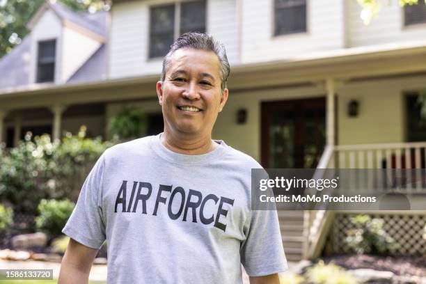 portrait of u.s. military veteran in front of home - airforce one ストックフォトと画像