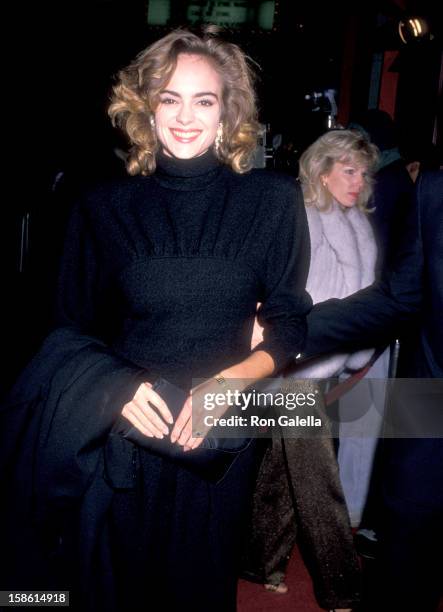Actress Michelle Johnson attends the "Scrooged" Hollywood Premiere on November 17, 1988 at Mann's Chinese Theatre in Hollywood, California.