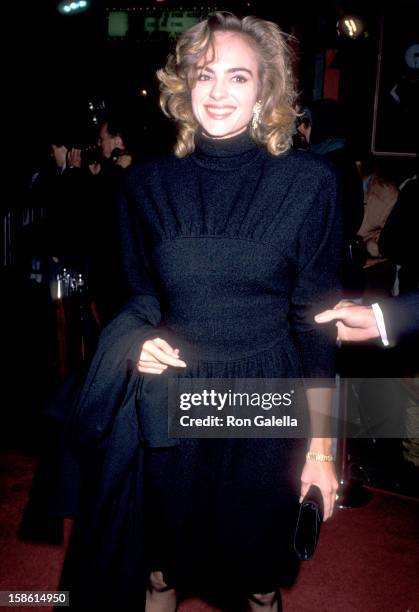 Actress Michelle Johnson attends the "Scrooged" Hollywood Premiere on November 17, 1988 at Mann's Chinese Theatre in Hollywood, California.