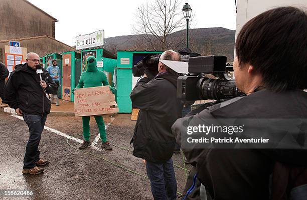 Media speak to people dressed as "aliens" after the Mayan Prophecy failed to occur in Bugarach village on December 21, 2012 in Bugarach, France. The...