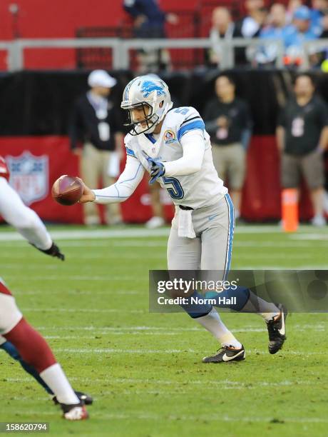 Nick Harris of the Detroit Lions gets ready to punt the ball against the Arizona Cardinals at University of Phoenix Stadium on December 16, 2012 in...