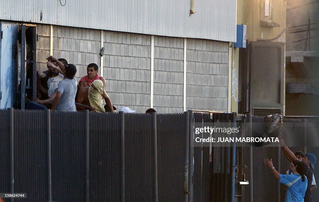 ARGENTINA-SUPERMARKET-LOOTING