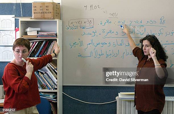Melamed Jewish Children In Classroom Photos and Premium High Res Pictures ...