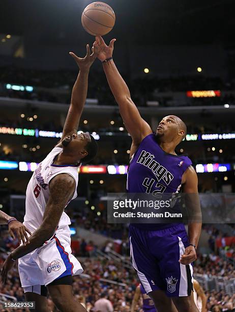 DeAndre Jordan of he Los Angeles Clippers and Chuck Hayes of the Sacramento Kings contend for a rebound at Staples Center on December 21, 2012 in Los...