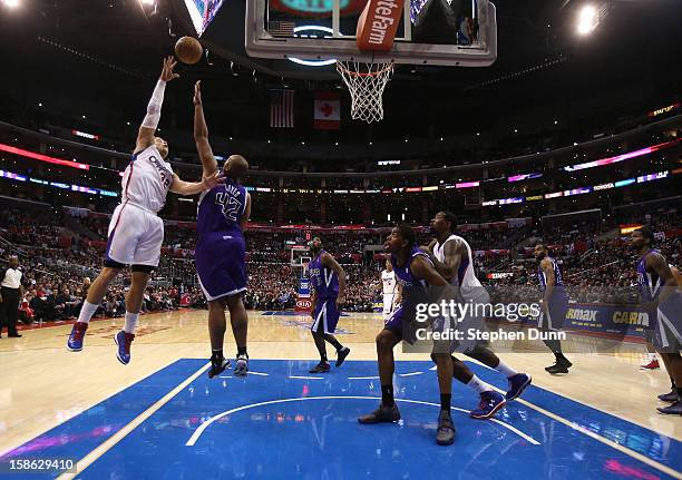 Blake Griffin of the Los Angeles Clippers shoots over Chuck Hayes of the Sacramento Kings at Staples Center on December 21, 2012 in Los Angeles,...