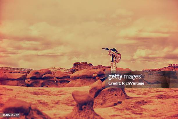 visão de negócio - space man on mars imagens e fotografias de stock