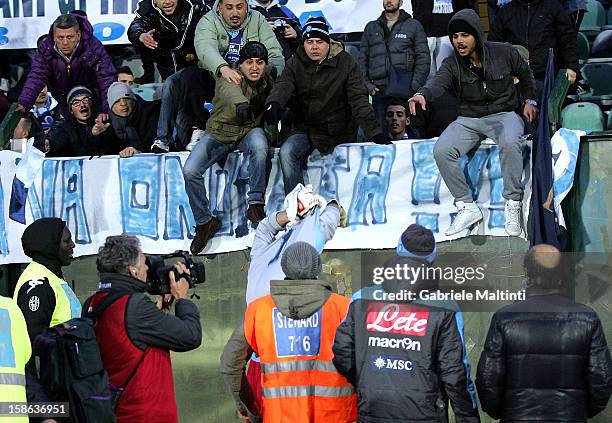 Morgan De Sanctis of SSC Napoli under the curve of the fans after the Serie A match between AC Siena and SSC Napoli at Stadio Artemio Franchi on...