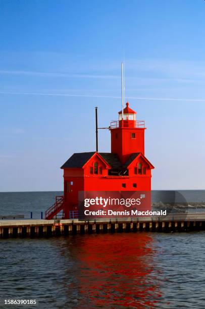 holland harbor lighthouse - holland michigan lighthouse stock pictures, royalty-free photos & images