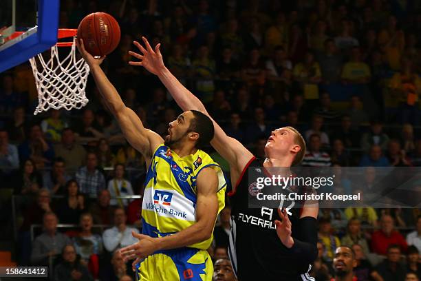 Robin Benzig of Bayern Muenchen defends against Davin White of Phoenix Hagen during the Beko BBL Bundesliga match between Phoenix Hagen and FC Bayern...